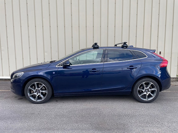 Volvo V40 2 of 10