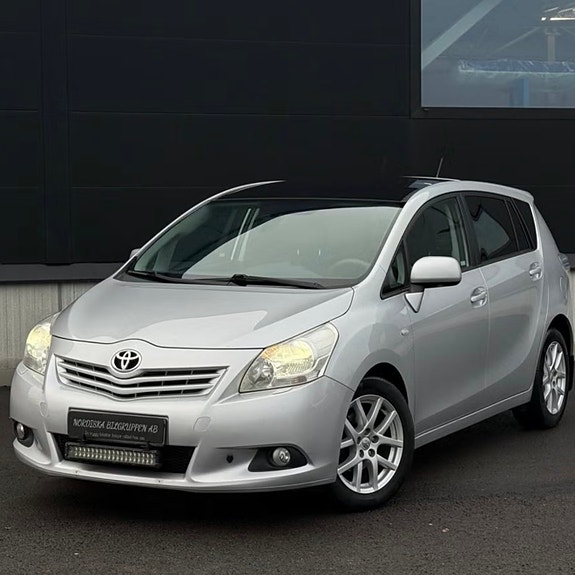 Toyota Verso 2 of 5