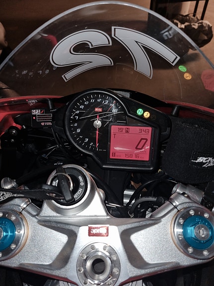 Aprilia RSV4 FACTORY 5 of 5