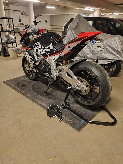 Aprilia RSV4 FACTORY 2 of 5