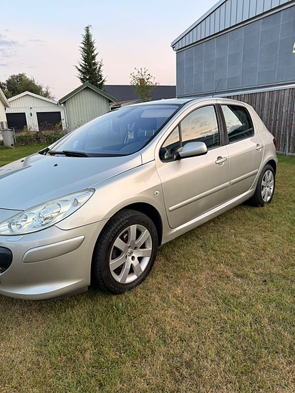 Peugeot 307 2 of 9