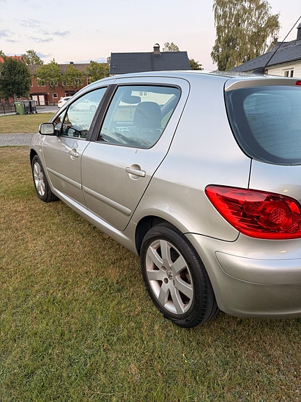 Peugeot 307 4 of 9