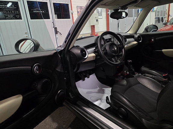 MINI Cooper 11 of 19
