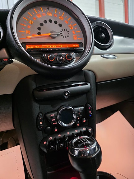 MINI Cooper 16 of 19