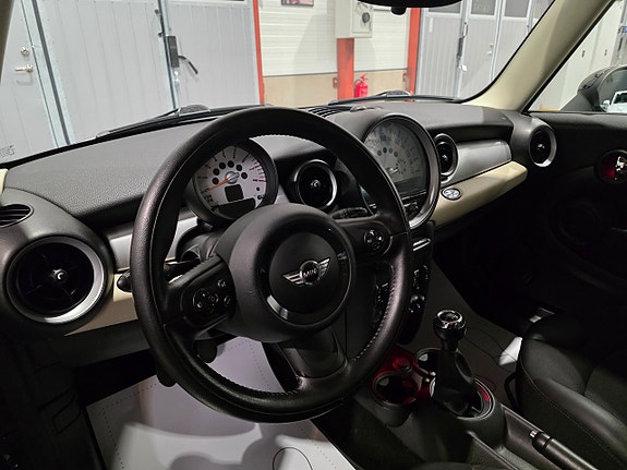 MINI Cooper 12 of 19