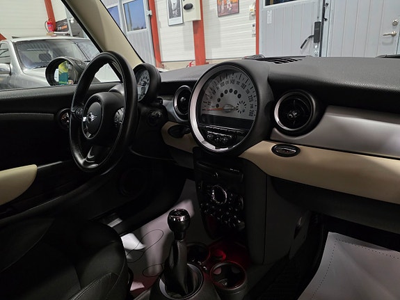 MINI Cooper 10 of 19
