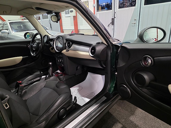 MINI Cooper 7 of 19