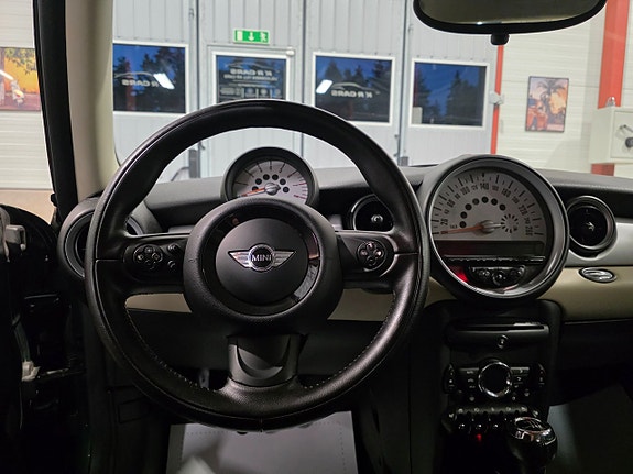 MINI Cooper 14 of 19