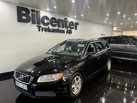 Volvo V70 2 of 10