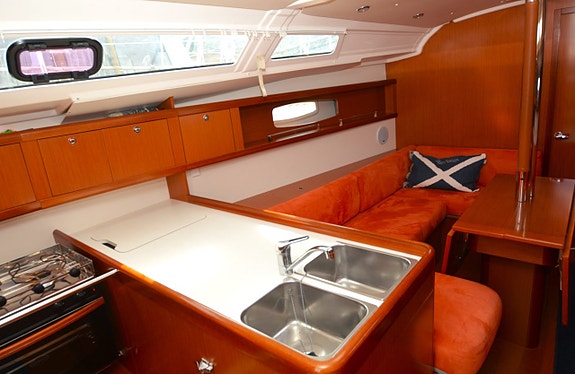 Beneteau Oceanis 37 24 of 24
