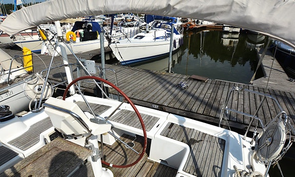 Beneteau Oceanis 37 15 of 24