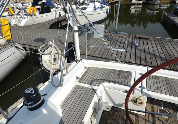 Beneteau Oceanis 37 13 of 24