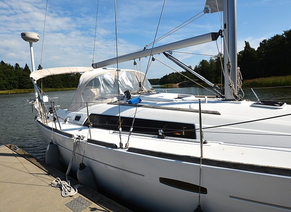 Beneteau Oceanis 37 7 of 24