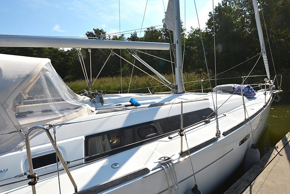 Beneteau Oceanis 37 8 of 24