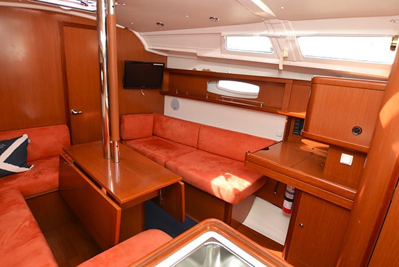 Beneteau Oceanis 37 18 of 24