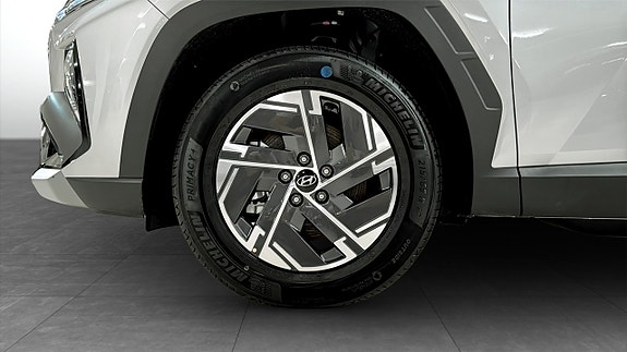 Hyundai Tucson 9 of 12