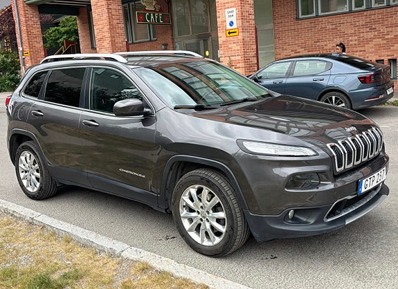 Jeep Cherokee 2 of 9