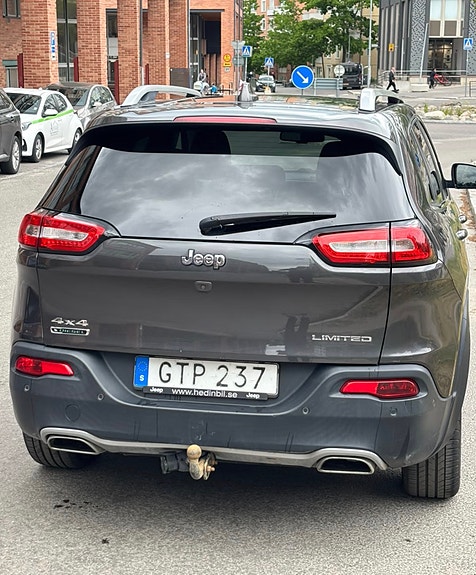 Jeep Cherokee 4 of 9