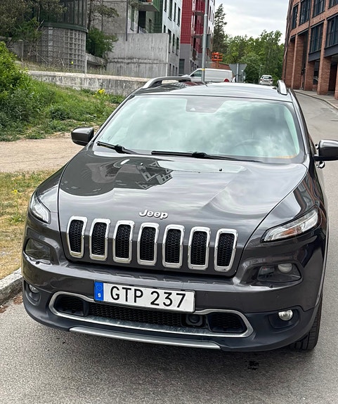 Jeep Cherokee 3 of 9