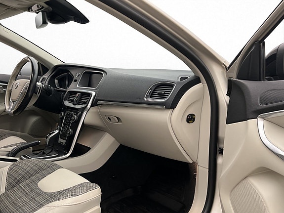 Volvo V40 Cross Country 15 of 30
