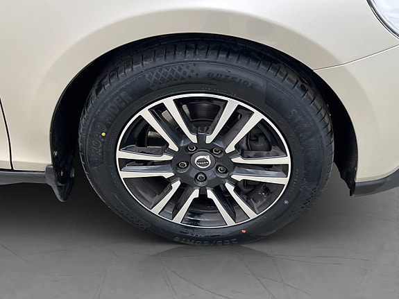 Volvo V40 Cross Country 13 of 30