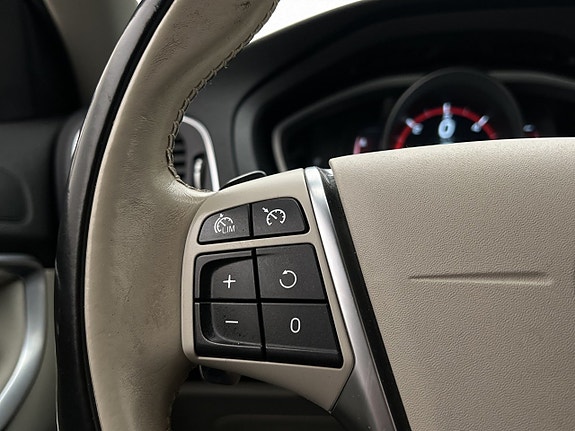 Volvo V40 Cross Country 30 of 30