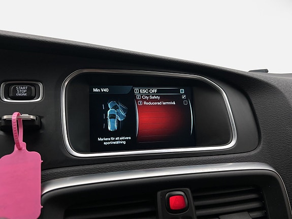 Volvo V40 Cross Country 28 of 30