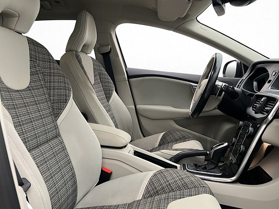 Volvo V40 Cross Country 14 of 30
