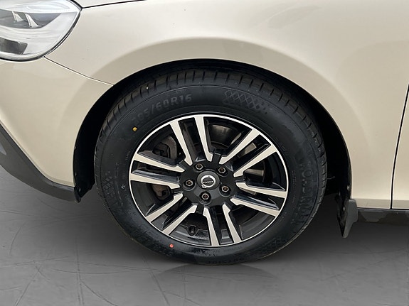 Volvo V40 Cross Country 10 of 30