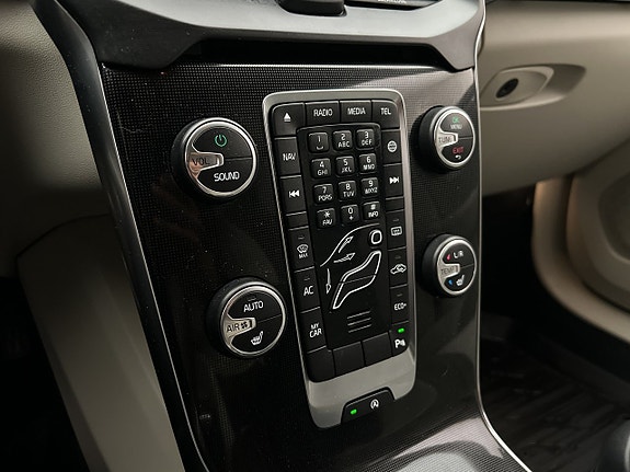 Volvo V40 Cross Country 25 of 30
