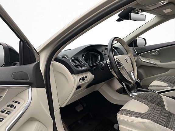Volvo V40 Cross Country 21 of 30