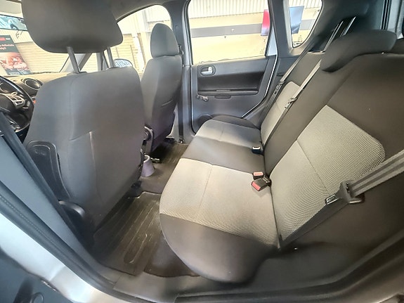Mitsubishi Colt 9 of 13