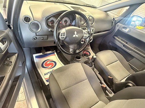 Mitsubishi Colt 7 of 13