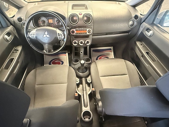 Mitsubishi Colt 10 of 13