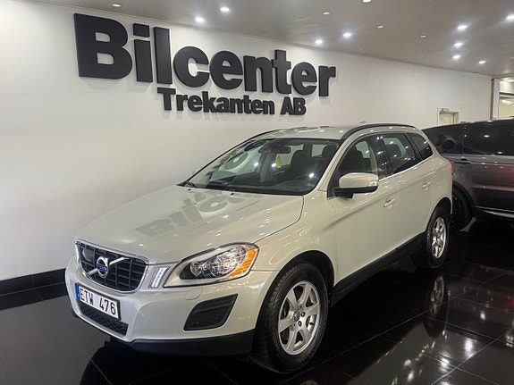 Volvo XC60 2 of 15