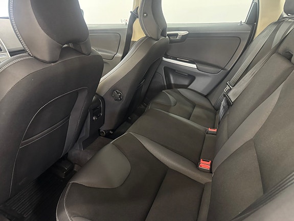 Volvo XC60 7 of 15