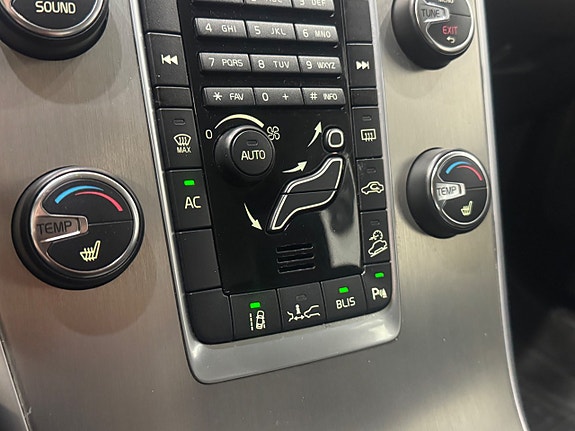 Volvo XC60 12 of 15