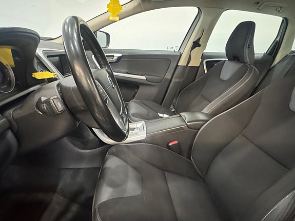 Volvo XC60 9 of 15