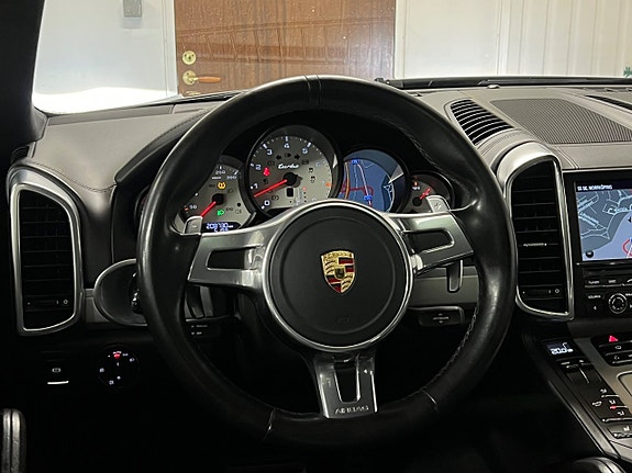 Porsche Cayenne Turbo 16 of 24