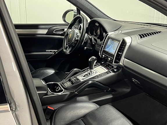 Porsche Cayenne Turbo 19 of 24