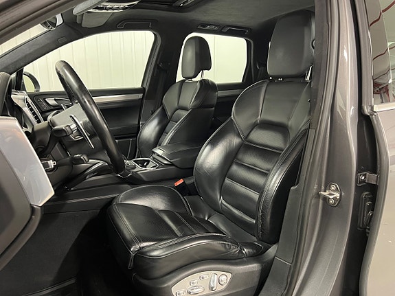 Porsche Cayenne Turbo 12 of 24