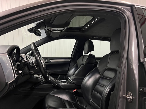Porsche Cayenne Turbo 13 of 24