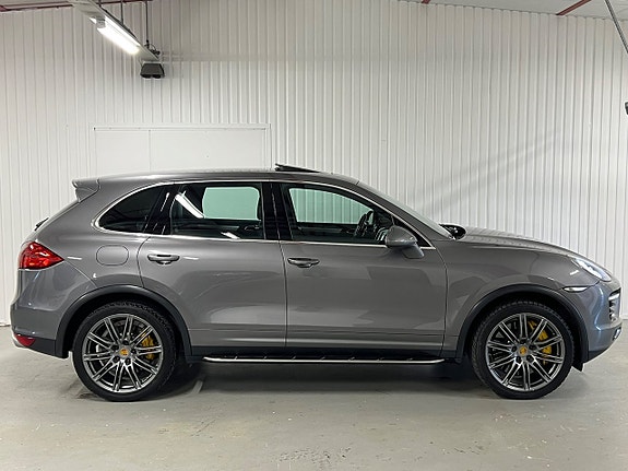Porsche Cayenne Turbo 6 of 24