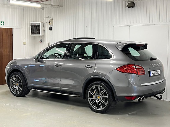Porsche Cayenne Turbo 2 of 24