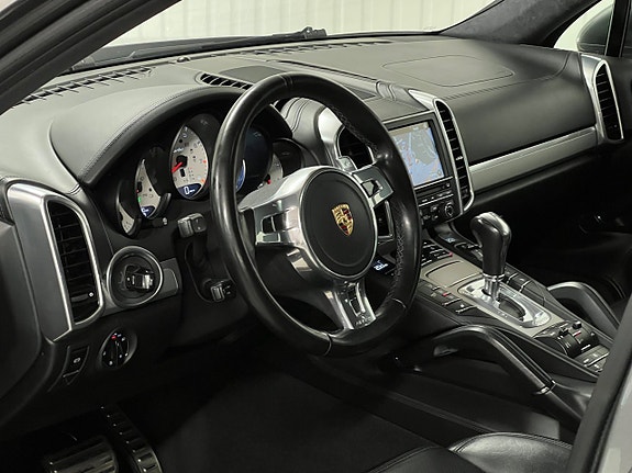 Porsche Cayenne Turbo 11 of 24