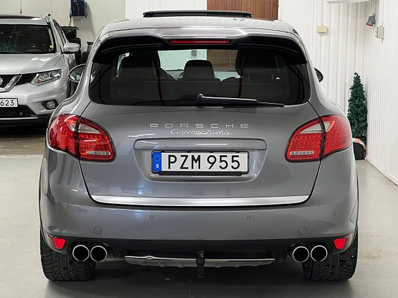 Porsche Cayenne Turbo 9 of 24