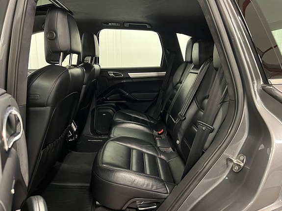 Porsche Cayenne Turbo 14 of 24