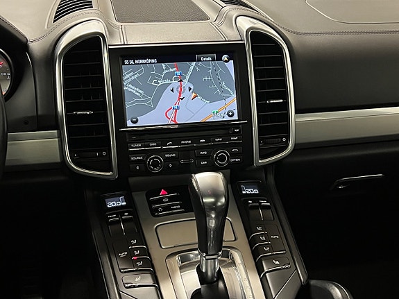Porsche Cayenne Turbo 15 of 24
