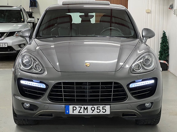 Porsche Cayenne Turbo 8 of 24