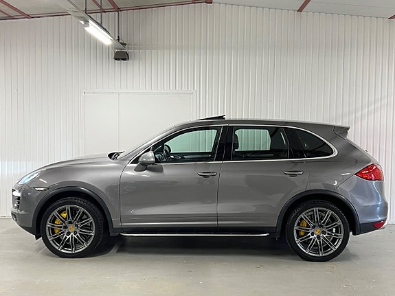 Porsche Cayenne Turbo 3 of 24